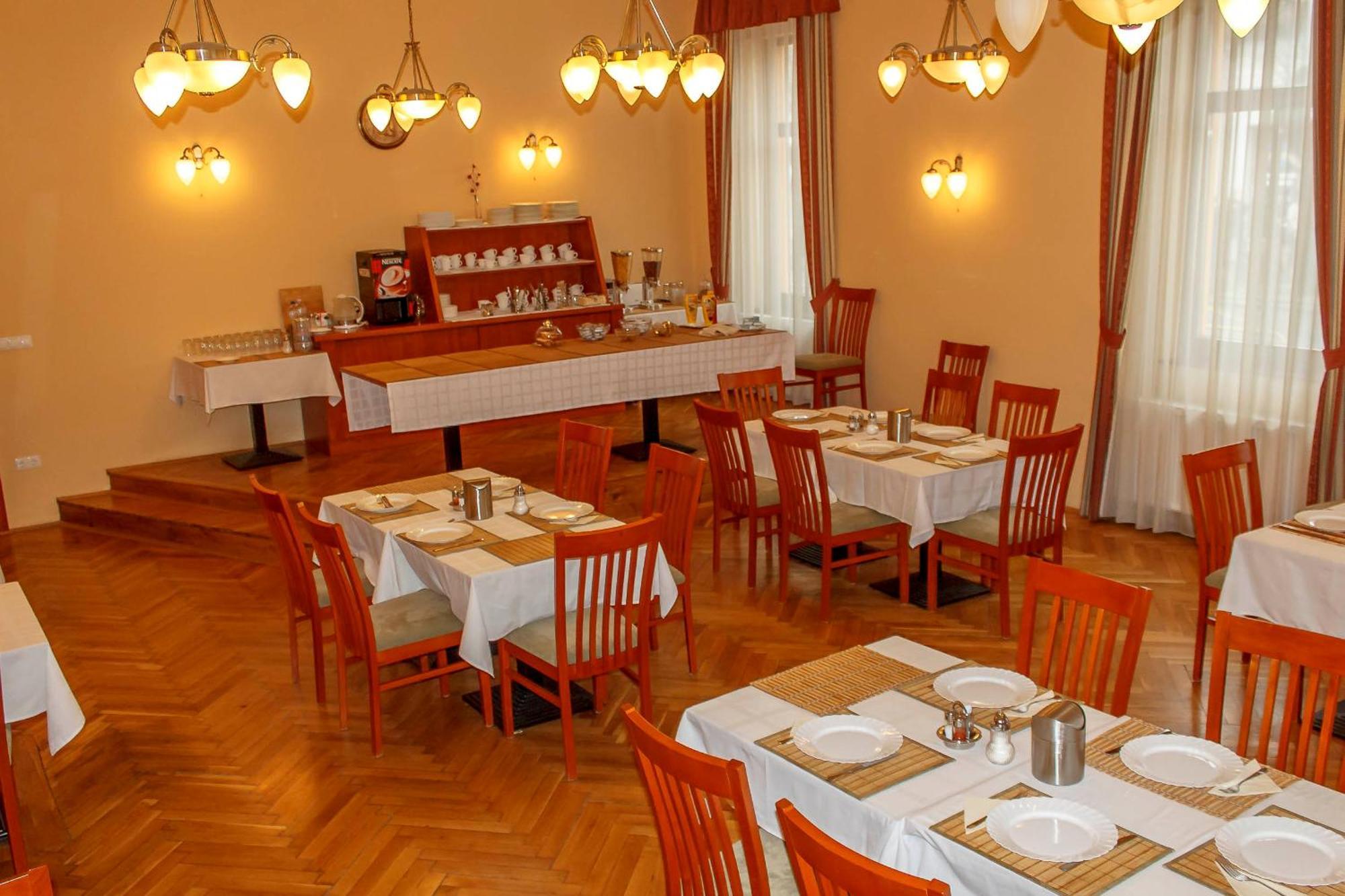 Pannon Hotel Bejelentkezes 20 Oraig, Check-In Until 20 O'Clock, Einchecken Bis 20 Uhr Mohacs Exterior photo