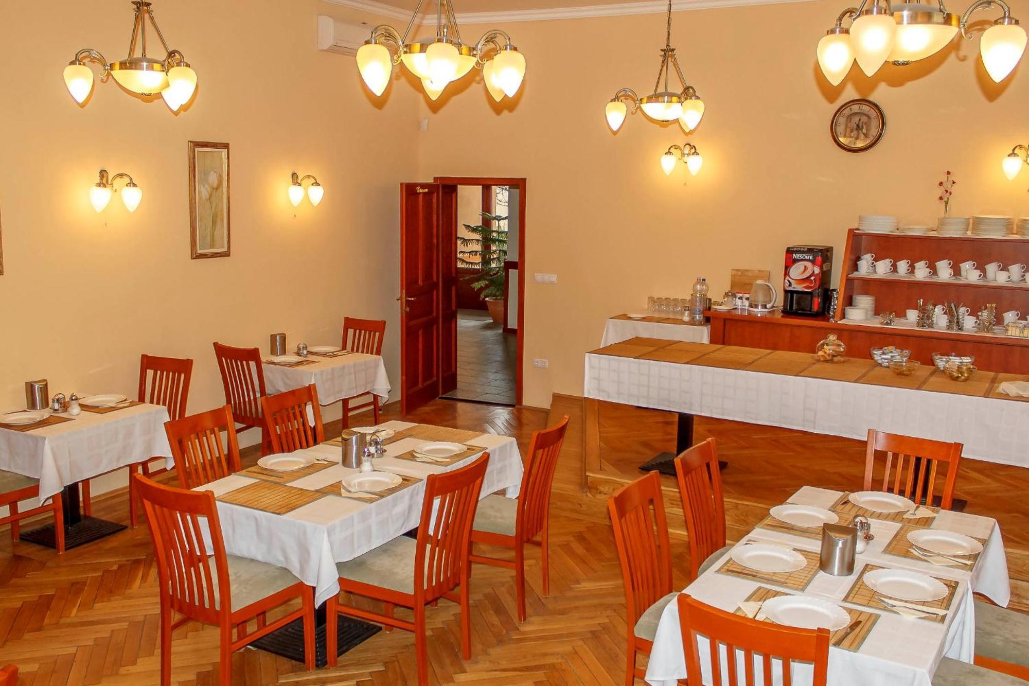 Pannon Hotel Bejelentkezes 20 Oraig, Check-In Until 20 O'Clock, Einchecken Bis 20 Uhr Mohacs Exterior photo
