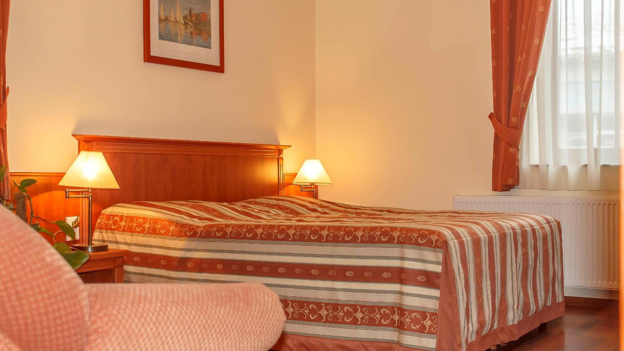 Pannon Hotel Bejelentkezes 20 Oraig, Check-In Until 20 O'Clock, Einchecken Bis 20 Uhr Mohacs Exterior photo