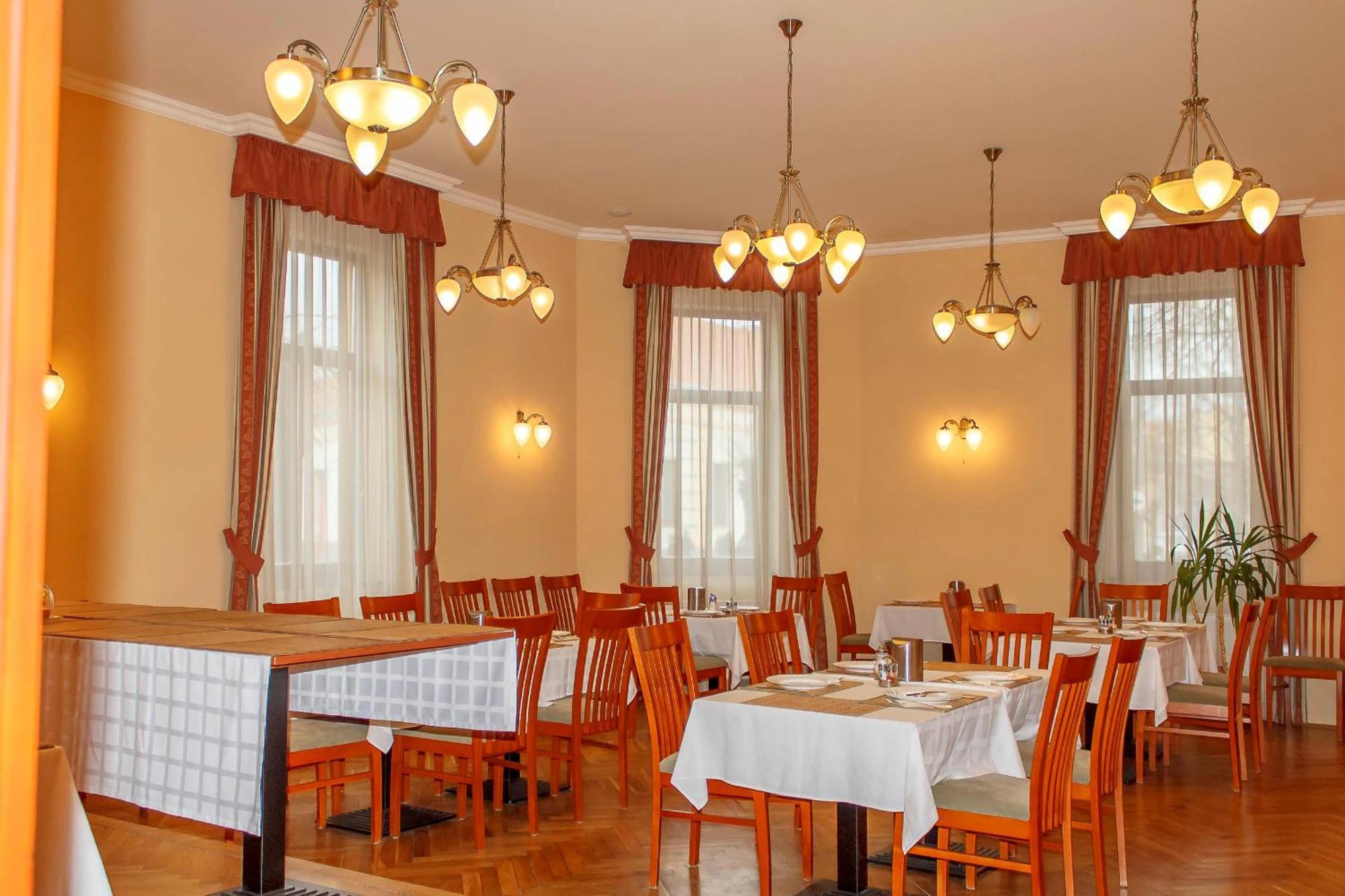 Pannon Hotel Bejelentkezes 20 Oraig, Check-In Until 20 O'Clock, Einchecken Bis 20 Uhr Mohacs Exterior photo