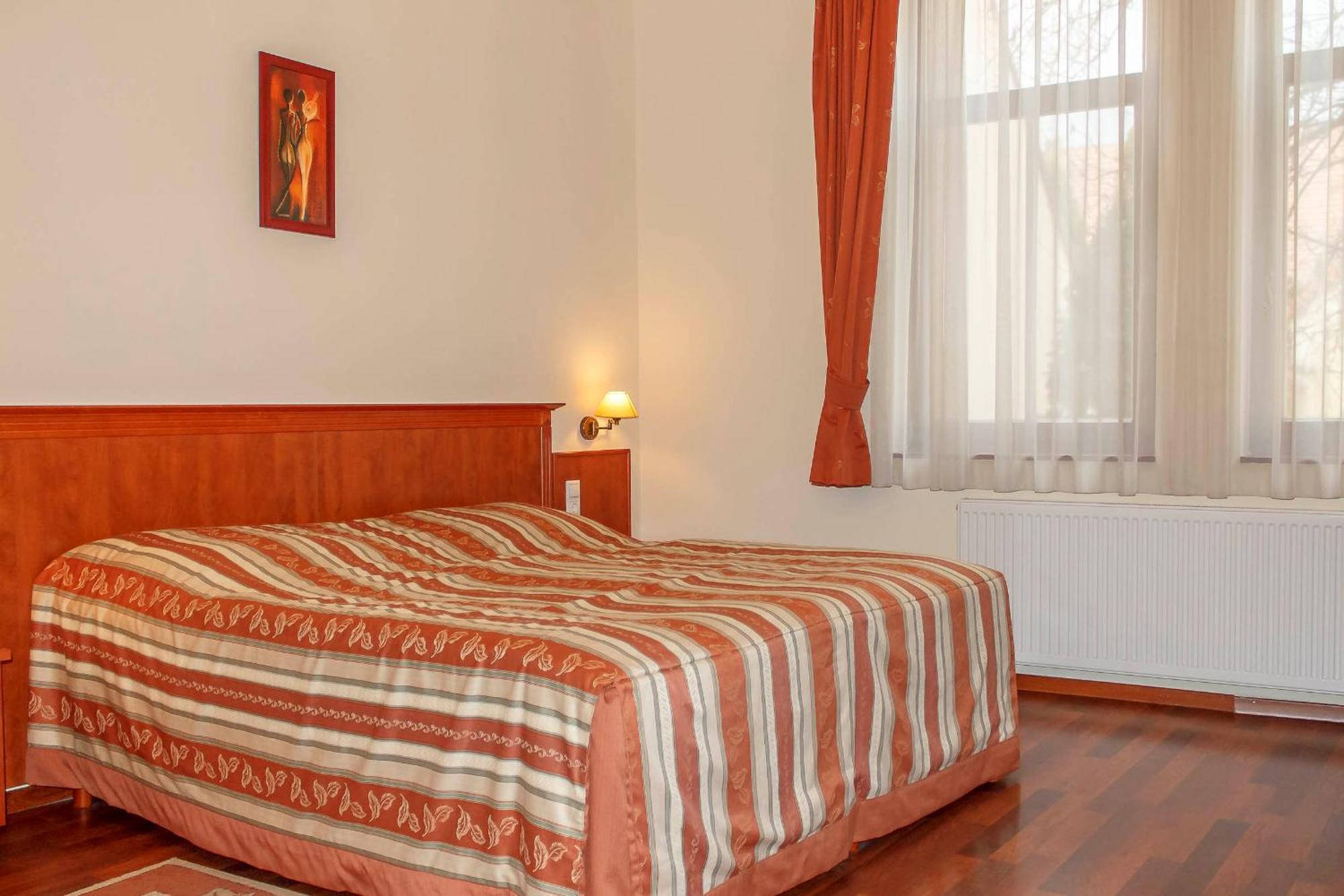 Pannon Hotel Bejelentkezes 20 Oraig, Check-In Until 20 O'Clock, Einchecken Bis 20 Uhr Mohacs Exterior photo