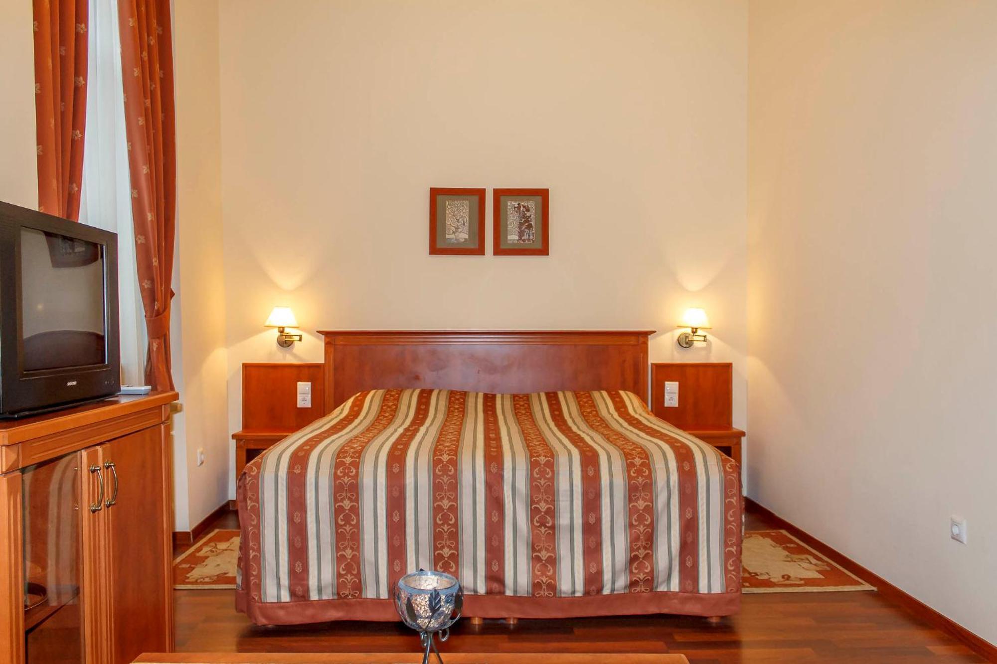 Pannon Hotel Bejelentkezes 20 Oraig, Check-In Until 20 O'Clock, Einchecken Bis 20 Uhr Mohacs Exterior photo