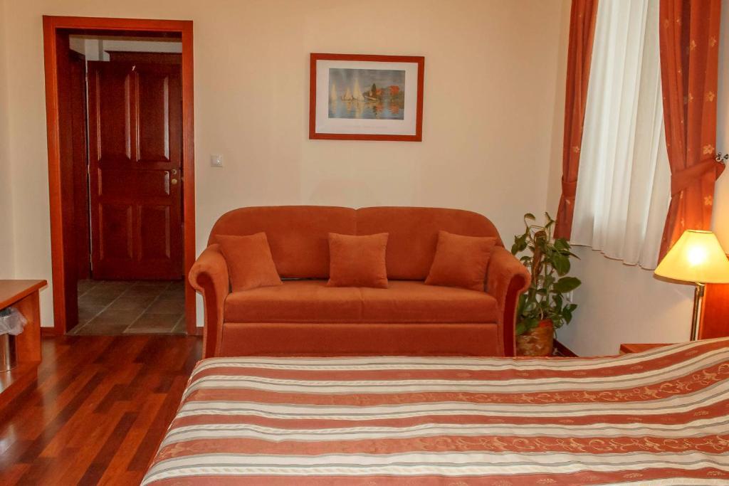 Pannon Hotel Bejelentkezes 20 Oraig, Check-In Until 20 O'Clock, Einchecken Bis 20 Uhr Mohacs Room photo
