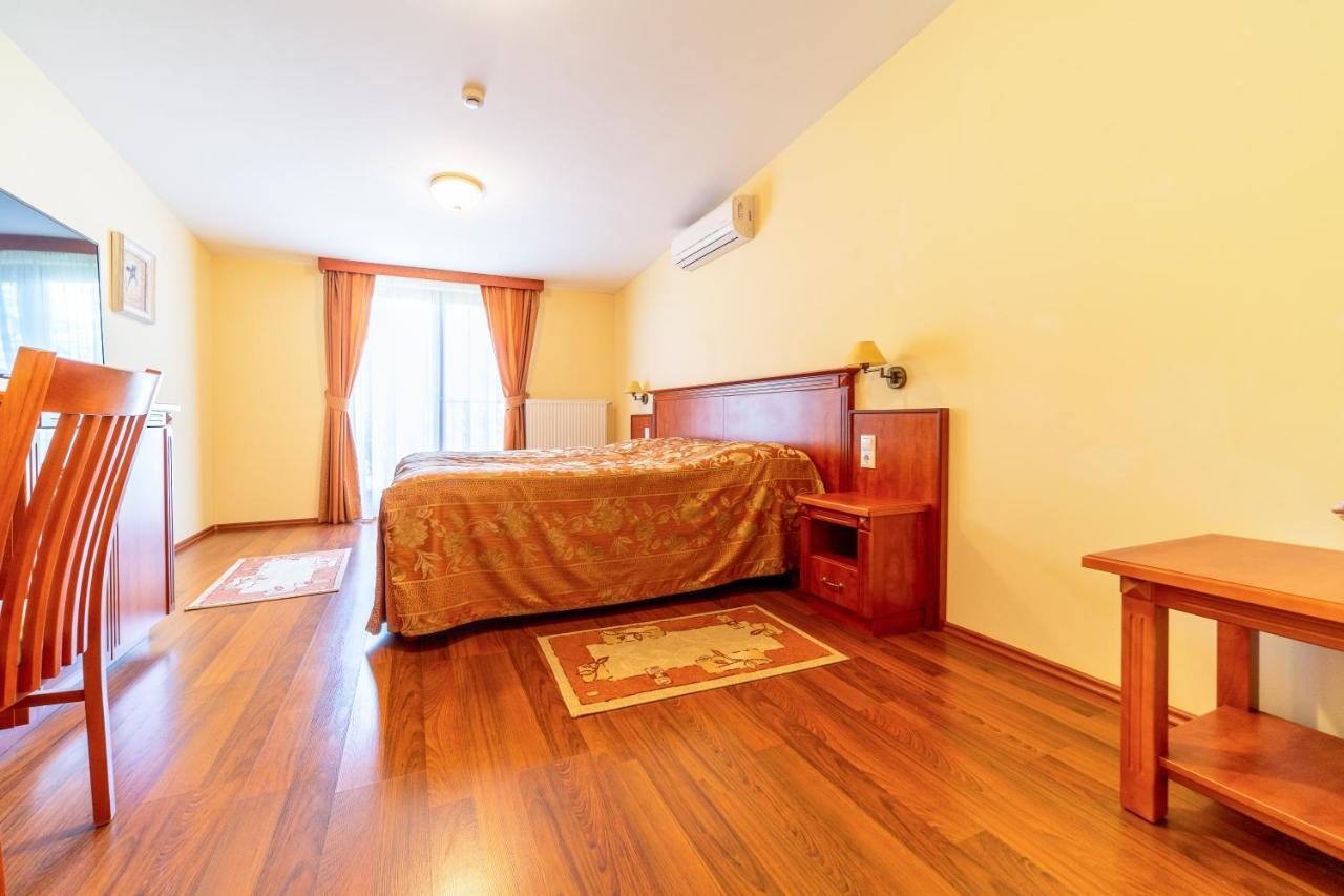 Pannon Hotel Bejelentkezes 20 Oraig, Check-In Until 20 O'Clock, Einchecken Bis 20 Uhr Mohacs Exterior photo